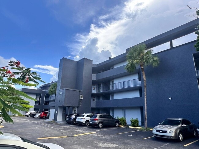 Building Photo - 8801 W Flagler St Unit 303