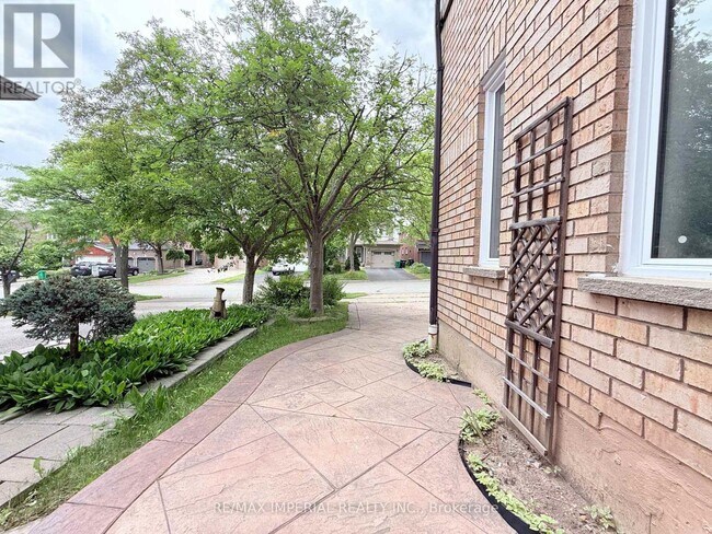 Photo - 5735 Tayside Crescent