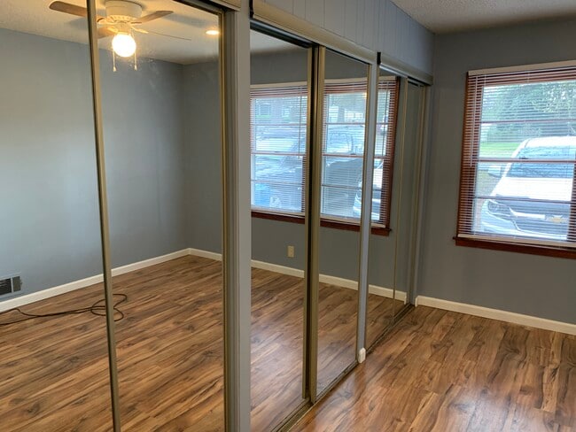 Dormitorio - 6067 Ford Ave.