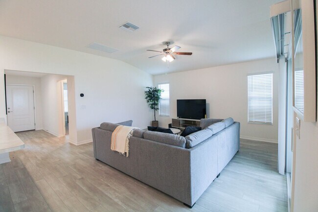 Photo - 7637 Rutherford Ln