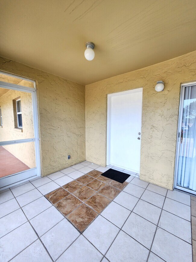 2000 Alamanda Dr