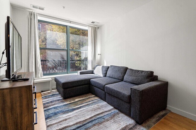 Building Photo - 222 Montgomery St Unit 1D