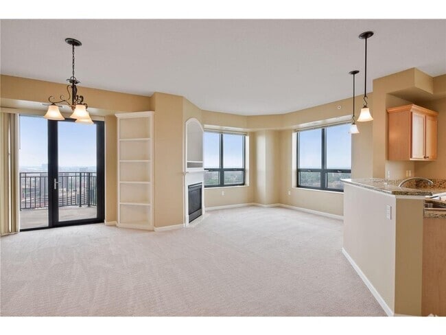 Building Photo - 500 500 E Grant St Unit 2011 Rental