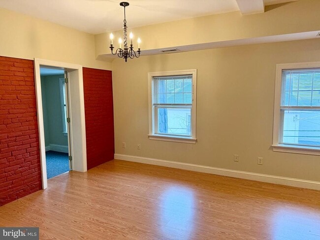 Building Photo - 101 King St Unit 6