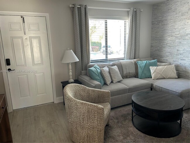 Photo - 5555 Ludlam Rd