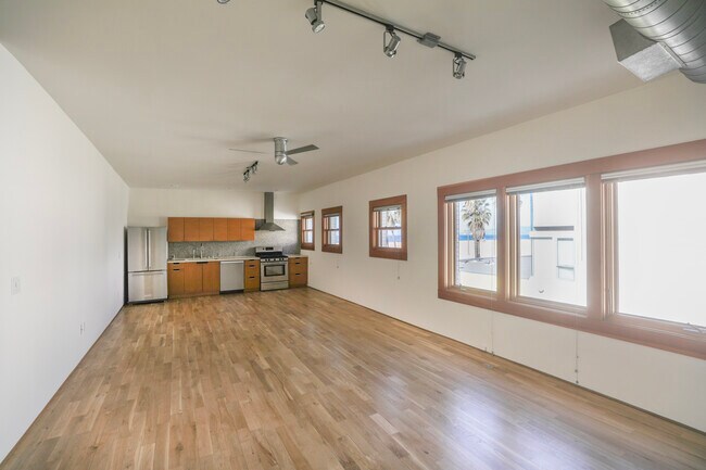 Photo - Venice Beach Art Lofts