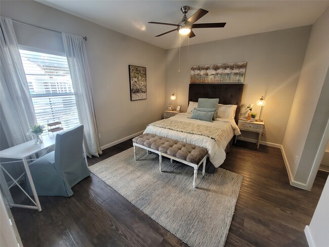 Building Photo - 7250 W Greens Rd Unit 501