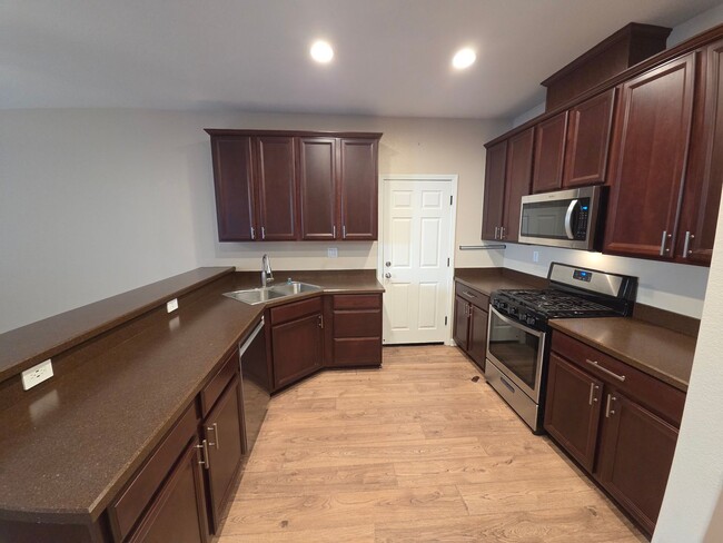 Photo - Gorgous 3 Bedroom 2/5 Bath home in HOA