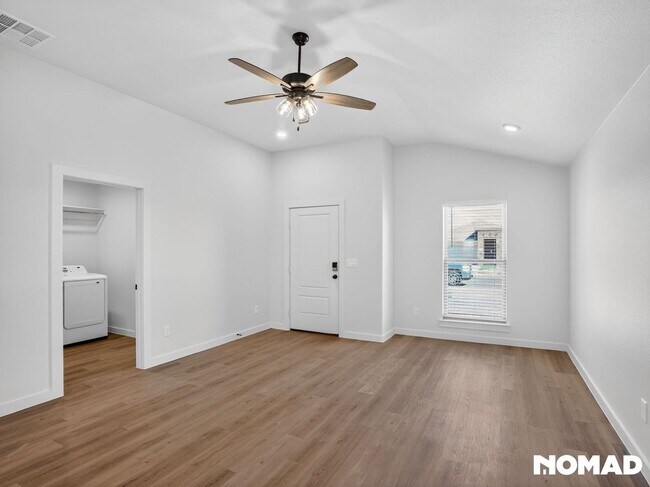 Photo - 2160 Langford Ave