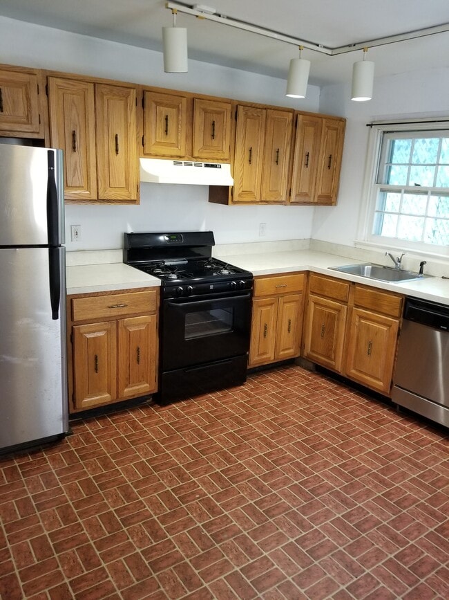 Building Photo - 81 Conduit St