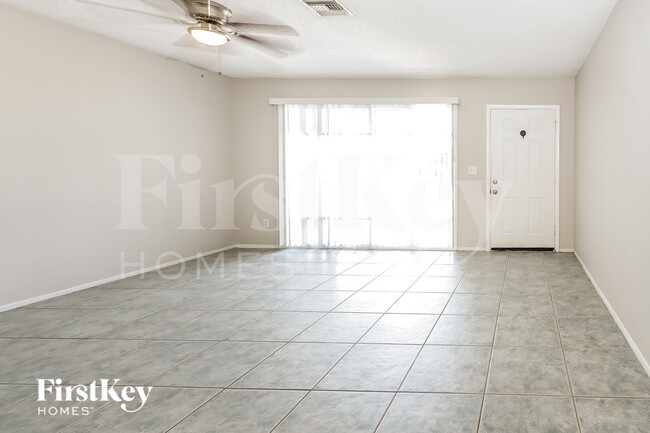 Photo - 305 NE Floresta Dr