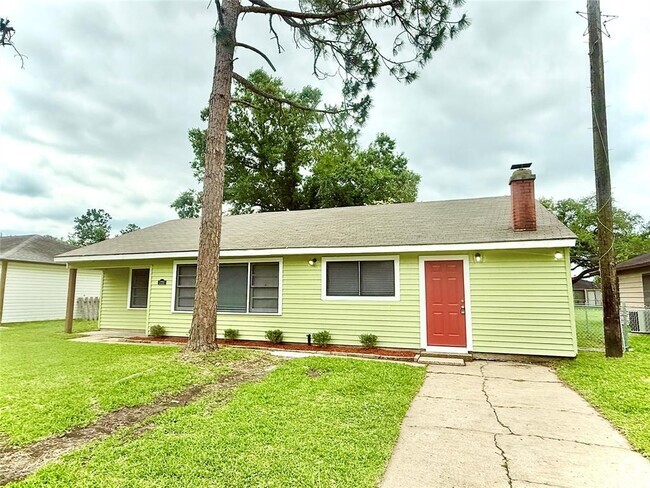 Building Photo - 1220 Chevy Chase Dr Rental