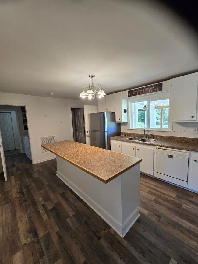3 Bed, 2 Bath Home Available in Greer
