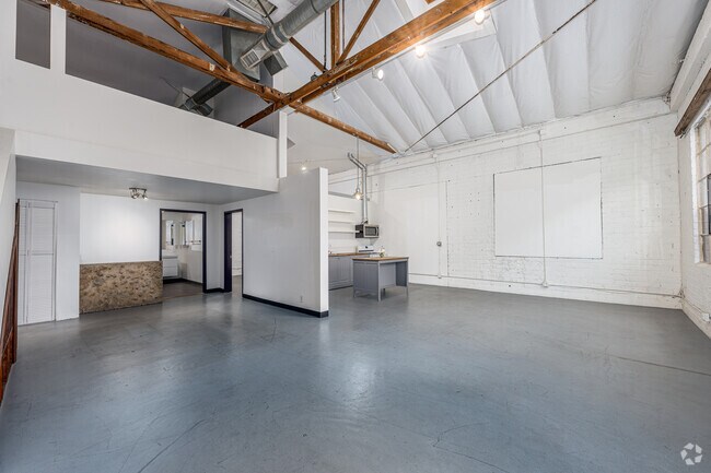 2BR, 2BA - 1348SF - Living Room