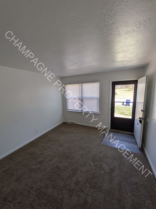 Photo - 701/703 Deweese St Unit 701