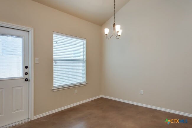 Photo - 137 Joanne Cv Townhome