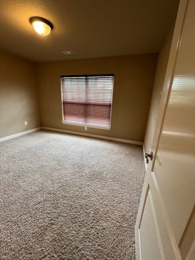 Photo - Great Location in Springdale!