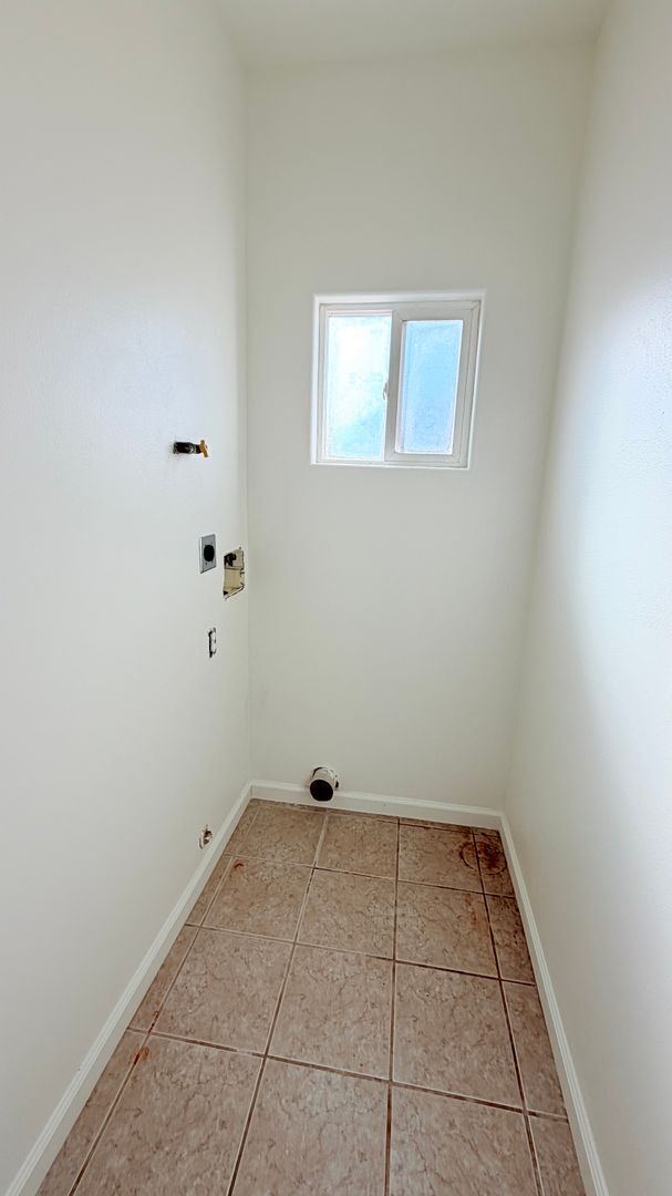 Photo - 381 S 37th St