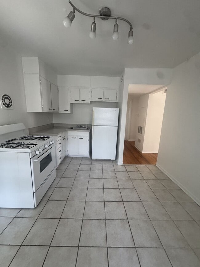 Photo - 215-Hillcrest