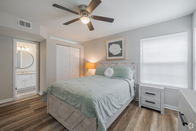2BR, 2BA - 1,100SF - Primary Bedroom