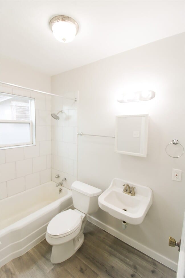 Building Photo - 1214 44th St Unit A