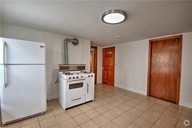 Building Photo - 177 Boyden St Unit 3 Rental