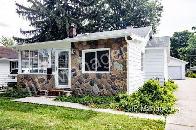Building Photo - 6177 Iroquois Trail Rental