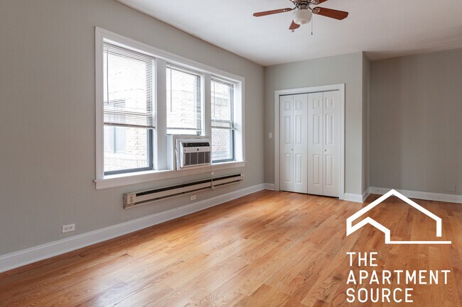 Photo - 3723 N Pine Grove Ave Unidad W1