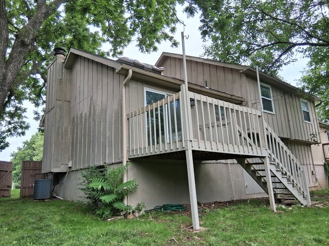 Photo - 146 N Saxony Dr