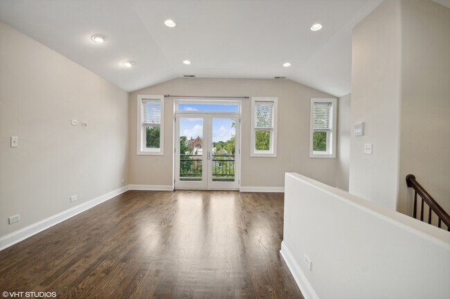 Photo - 3519 W Medill Ave Unit 3