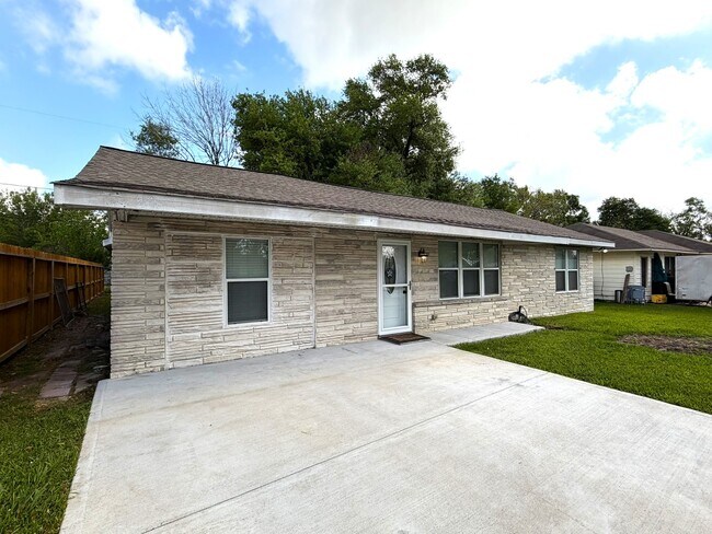 Photo - 5763 Westover St