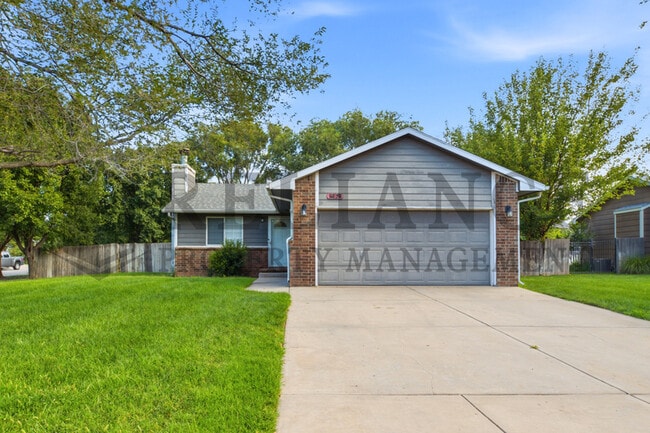 Building Photo - 2770 N Parkridge Ct