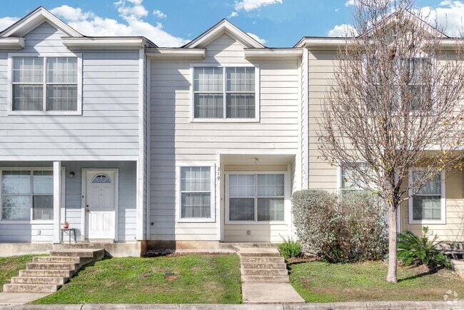 Building Photo - Two Bedroom, Two Bathroom Townhome near La...