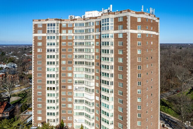 Photo - 1400 Willow Ave Apartments