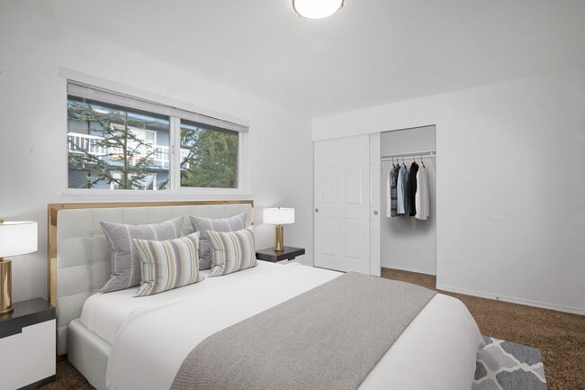 Photo - Lakeside Apartments