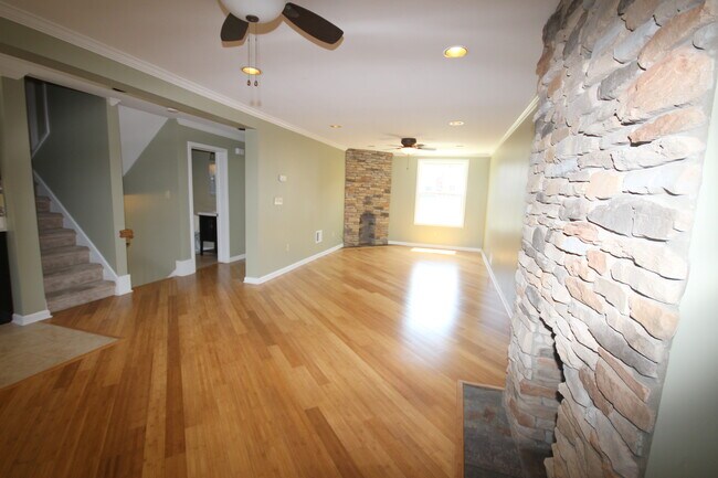 Photo - 5924 Alder St