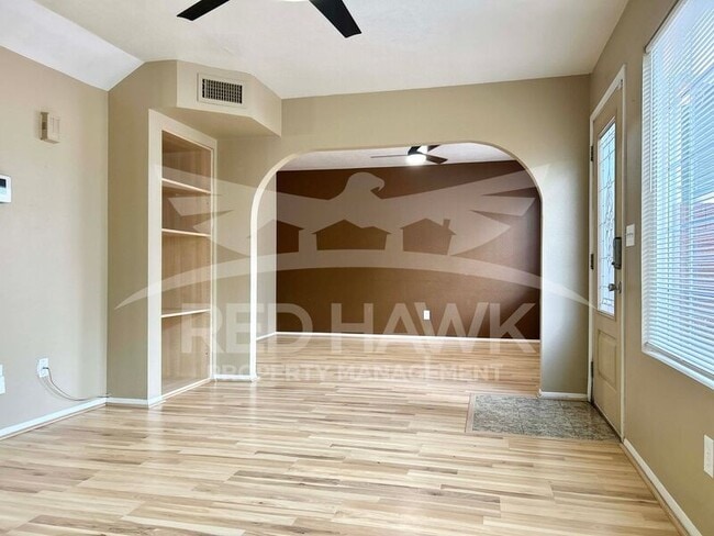 Photo - 2301 E University Dr
