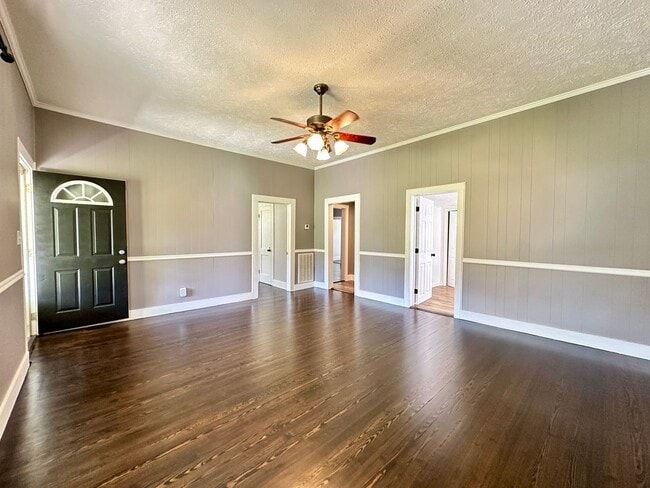 Photo - Charming 3 Bedroom Home for Rent – Recentl...