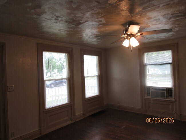 Photo - 103 8th St Unidad Big Side