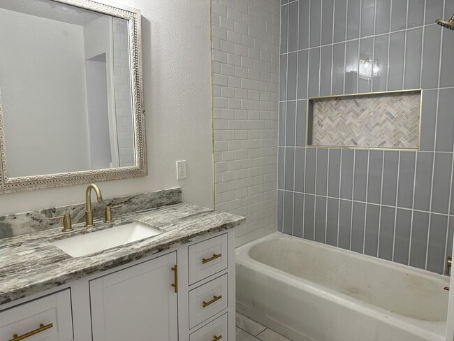 Photo - 2704 31st St