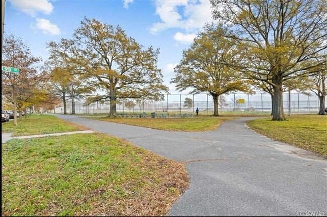 Photo - 95-05 165th Ave