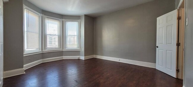 Building Photo - 5138 Ludlow St Unit 1