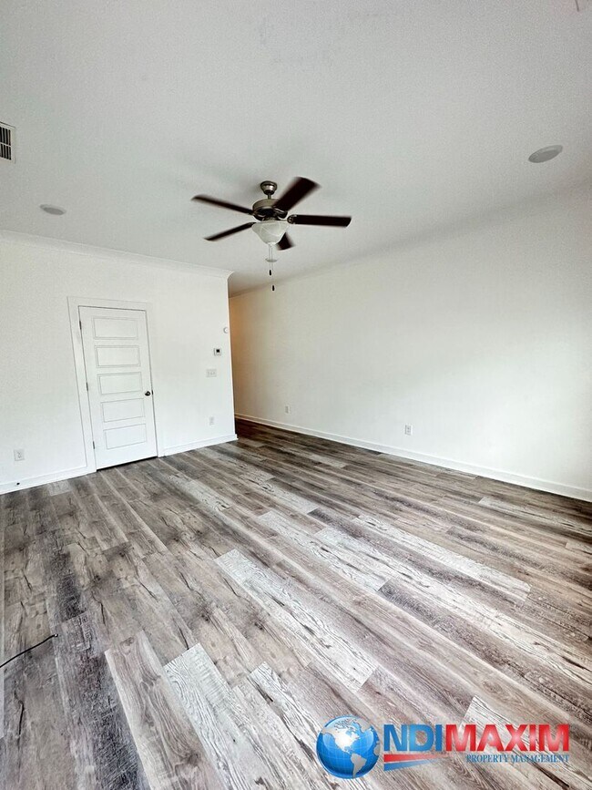 Photo - Nice 3 bedrooms townhouse in gated communi...