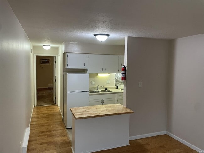 Photo - 1005 N Rogers St Unit B-15