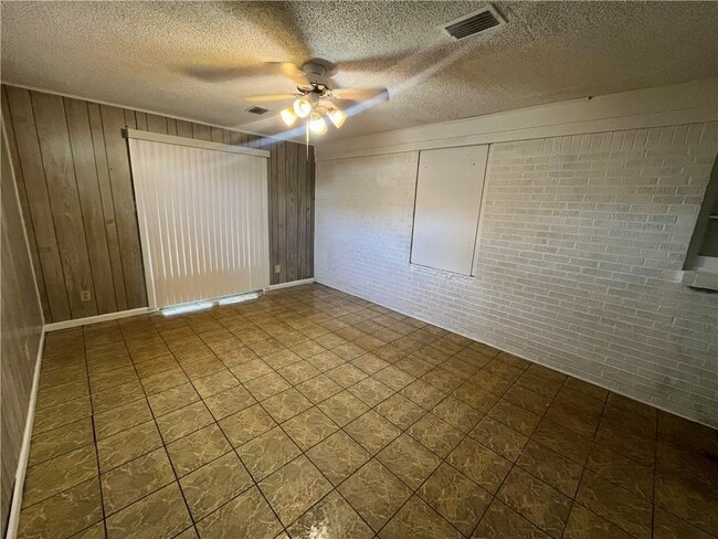 Photo - 17 Edinborough Ave