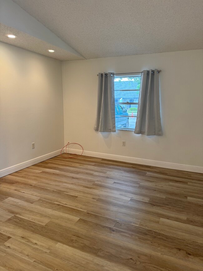 Photo - 2009 Oleander Blvd Unit A