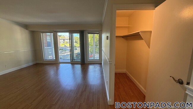 12 Westgate Dr Unit 105
