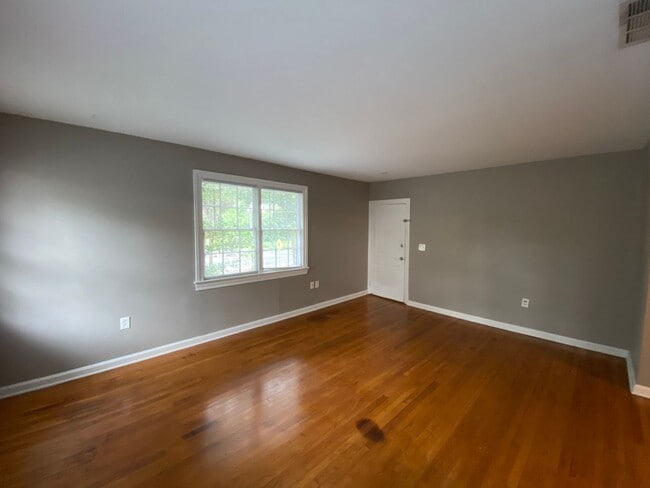 Photo - 1306 E Victory Dr Unit Apartment 4
