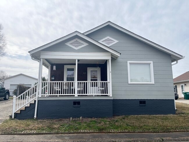 Building Photo - 421 Woodlawn Ave