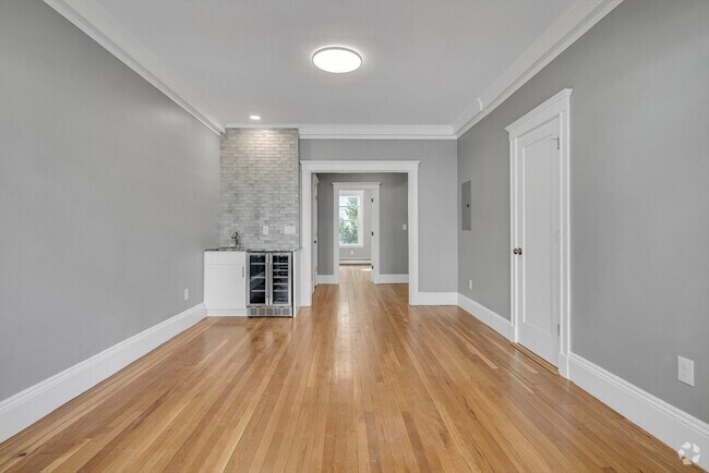 Building Photo - 142 Sutherland Rd Unit 1 Rental